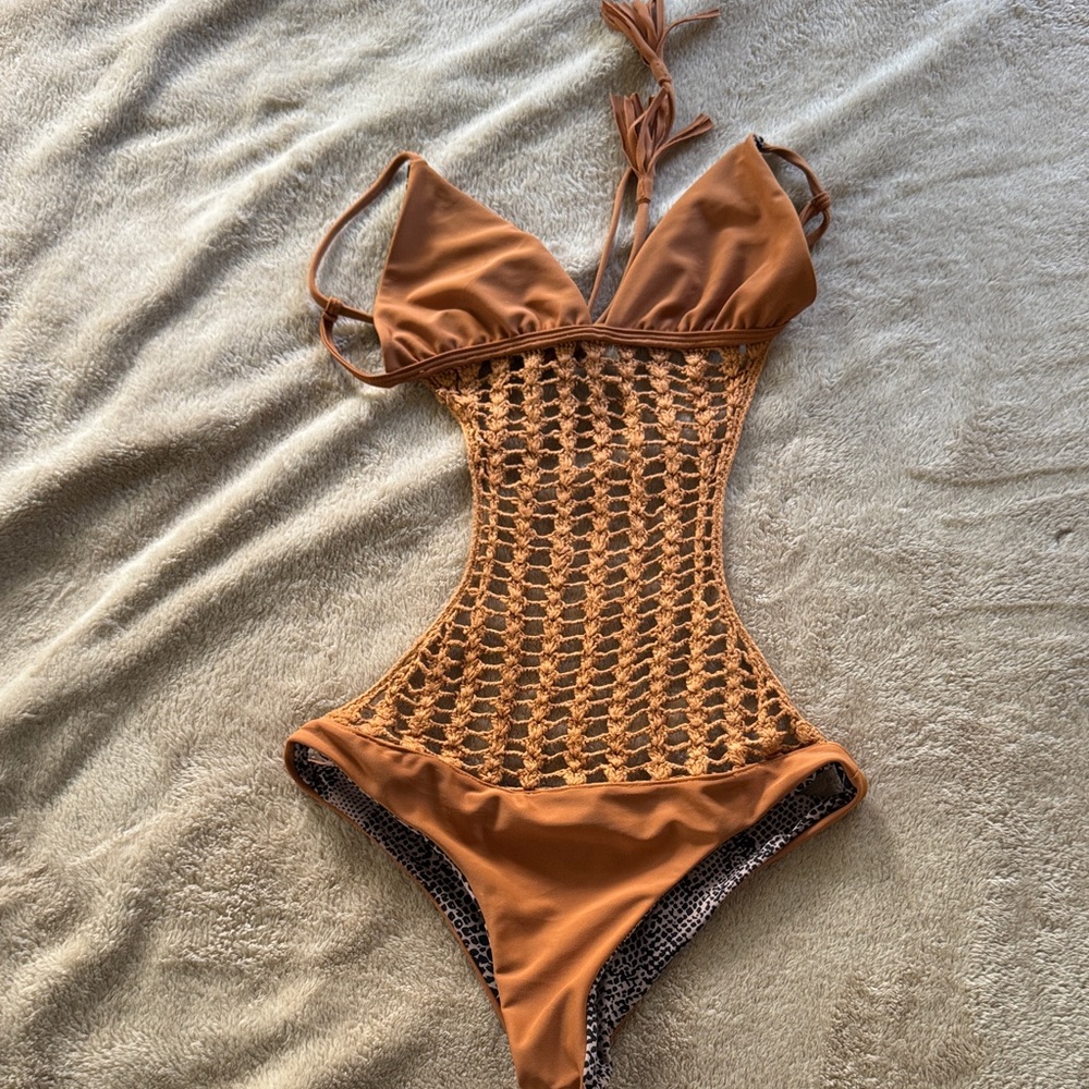 Acacia one piece size small